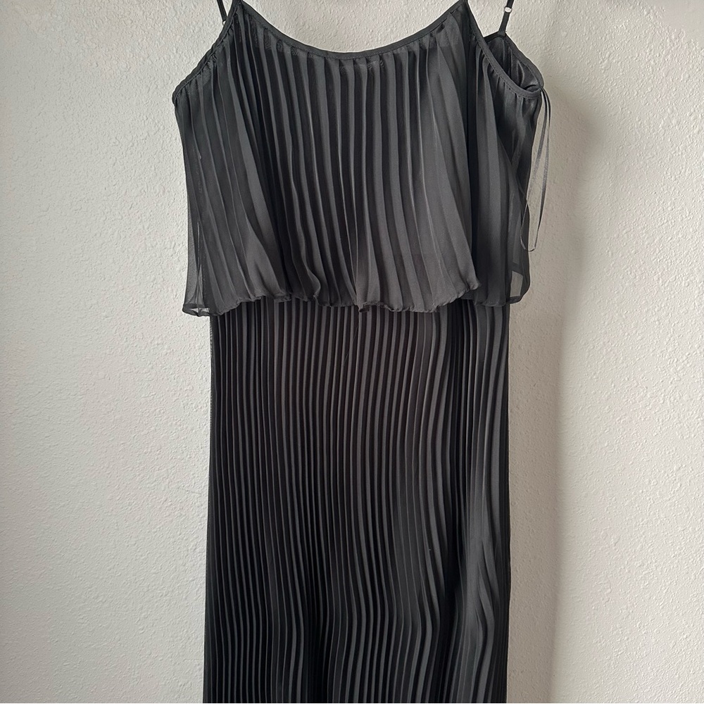Romeo & Juliet Couture Black Accordion Dress - Picture 2 of 11